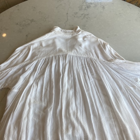 Free People white button down top with pockets. - Picture 4 of 4
